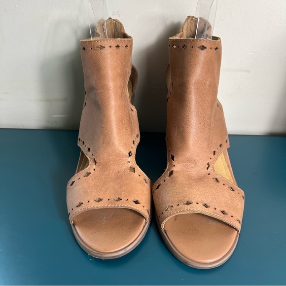 LUCKY BRAND LP-Kikah Open Toe Block Heels Tan Leather Zip Back Sandals US 7.5M - Picture 2 of 10